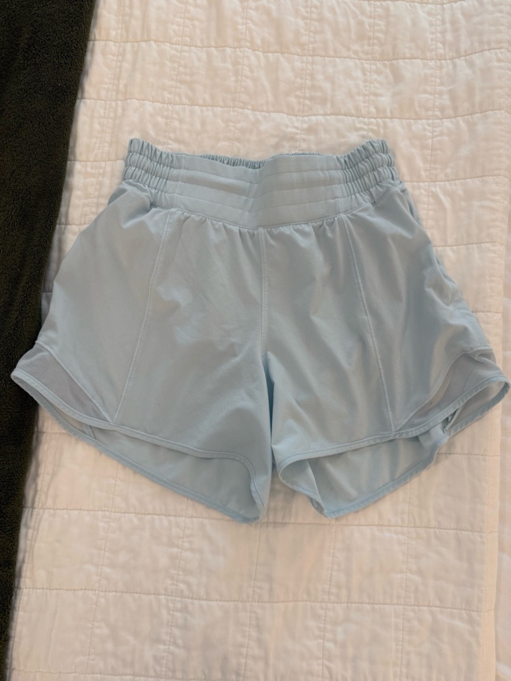 Lululemon hotty hot 4in running shorts, size 4, powder blue